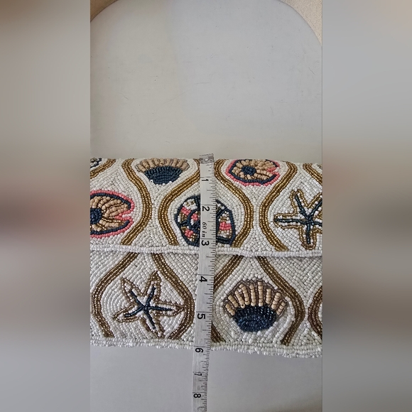 America & Beyond White Beaded Seashell Shoulder Bag – Coastal Design - Picture 8 of 10